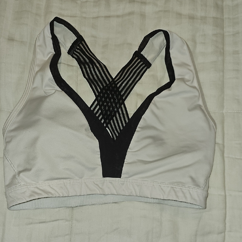 Victoria Sport - Women's Black and White Sports Bra